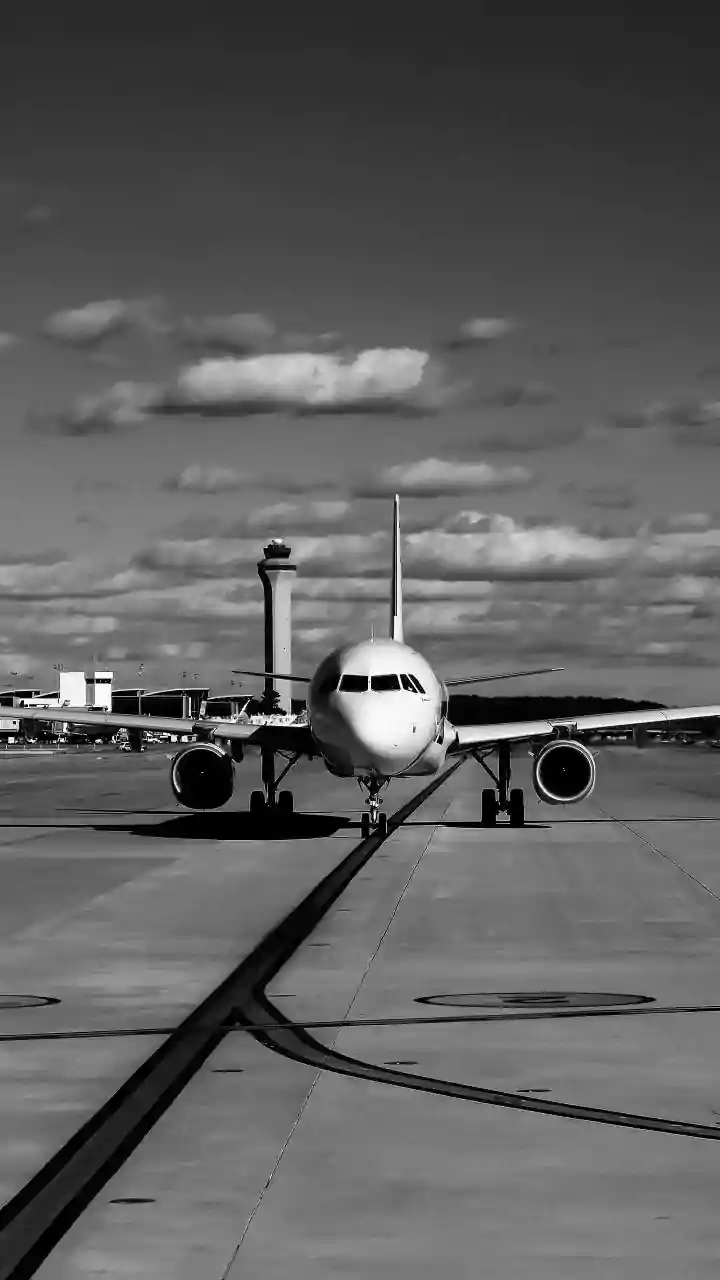 Aircraft Holding Patterns Help Manage Congestion And Changing Conditions