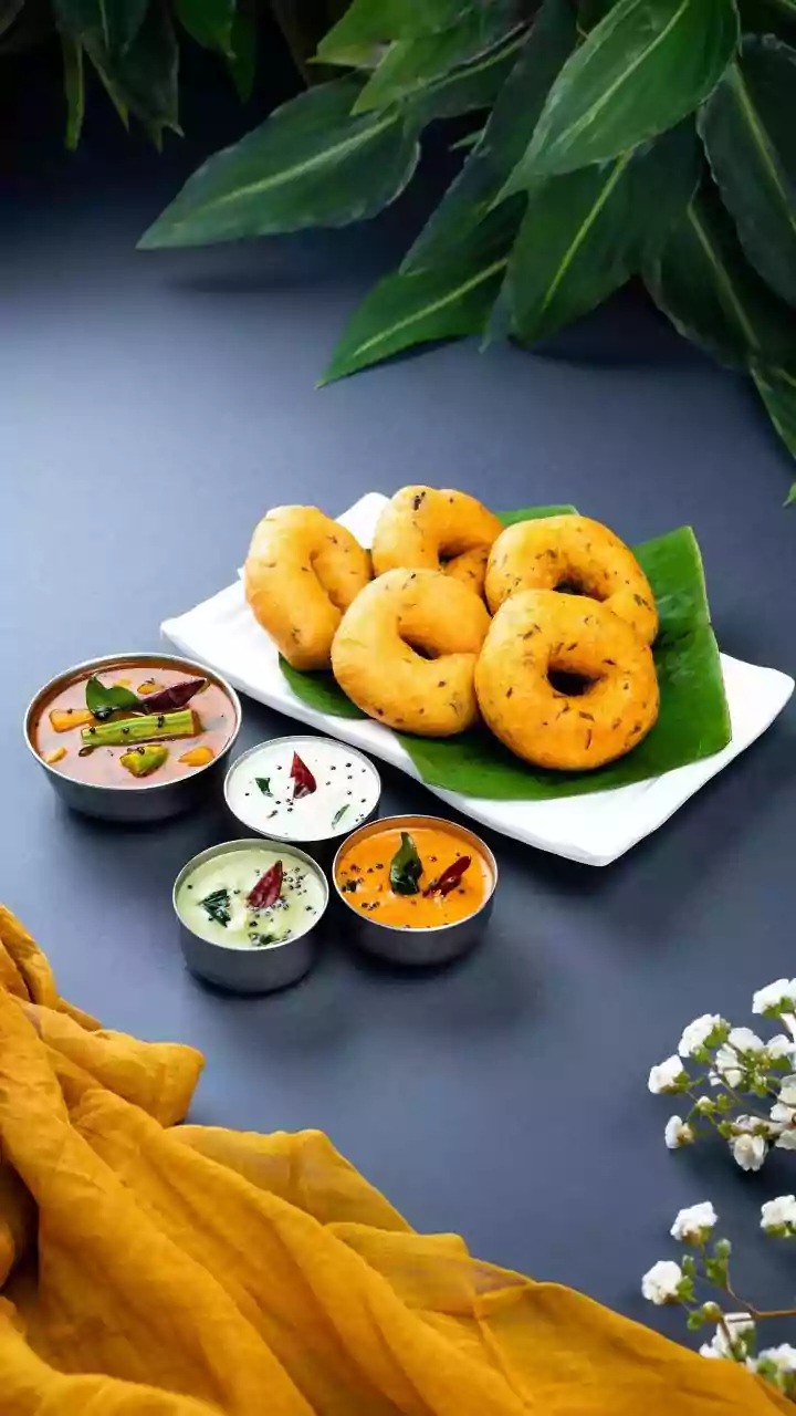 Indian Cities Give the Humble Vada Distinct Breakfast Identities across Mumbai, Pune, Bengaluru and Chennai