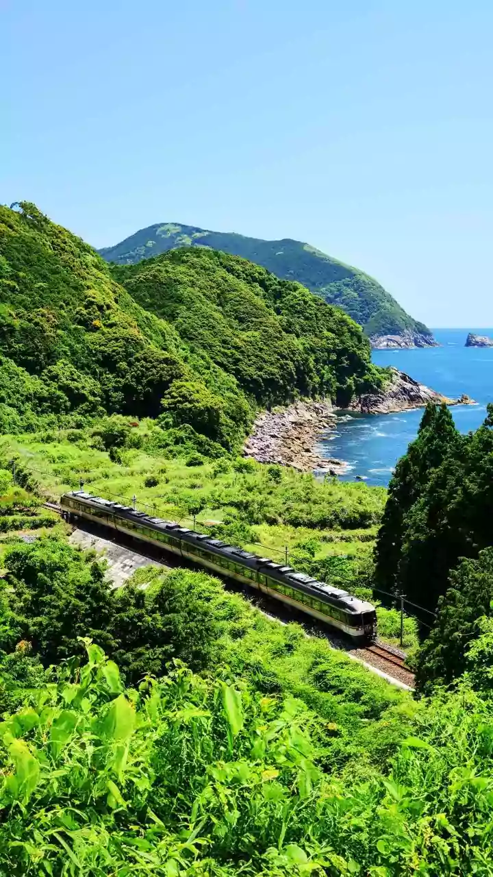 Mandovi Express Waterfall Views: Top Konkan Route Hacks For Monsoon Travellers
