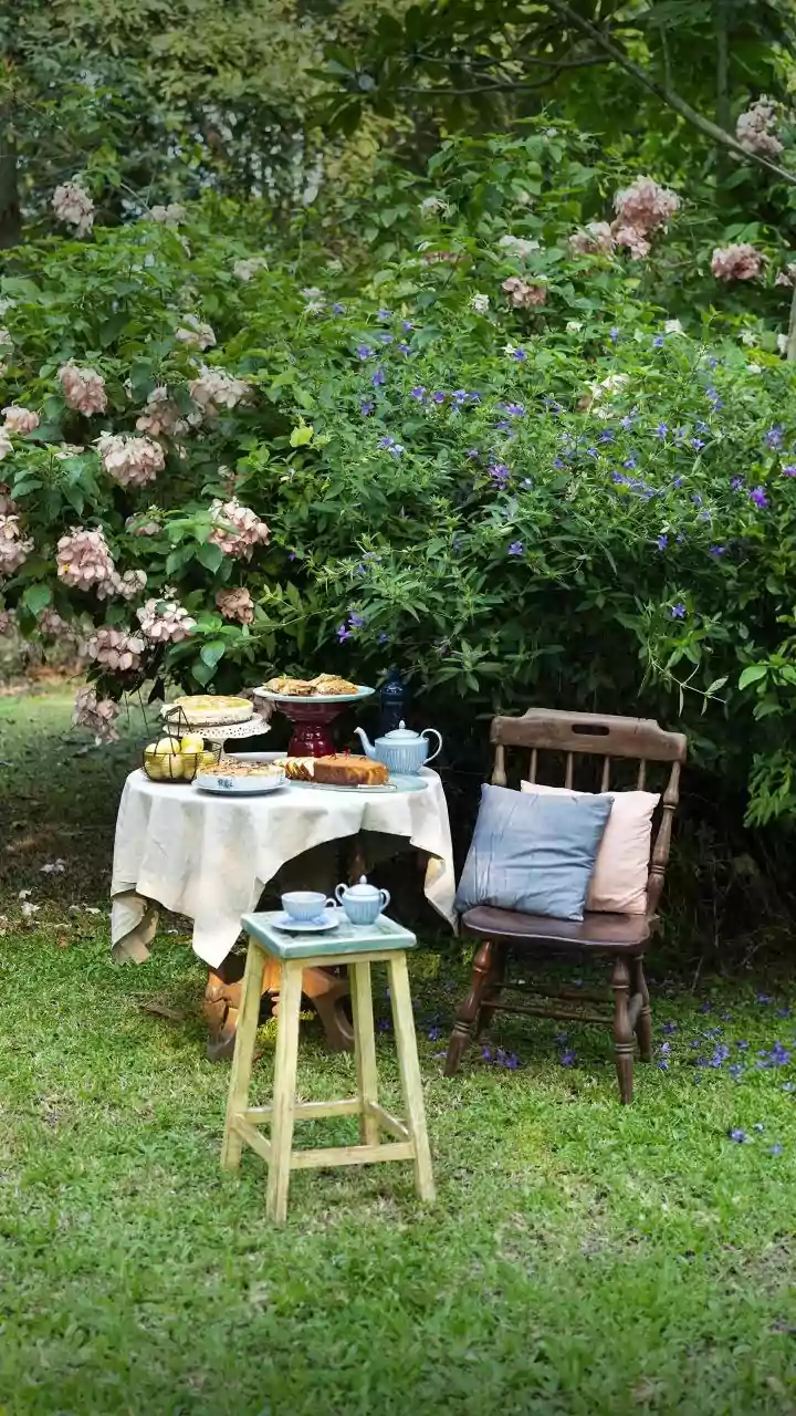 Easy ways to host a charming vintage garden tea party