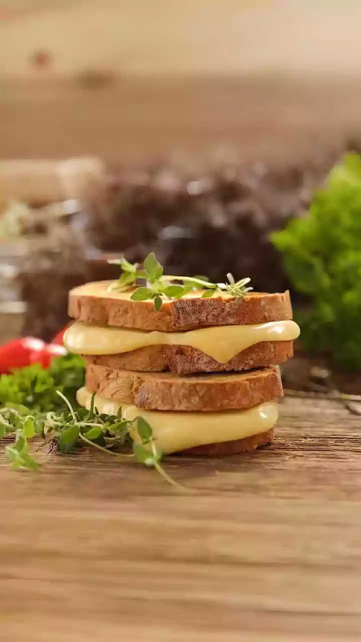 5 delicious ways to pair cheese with herbs