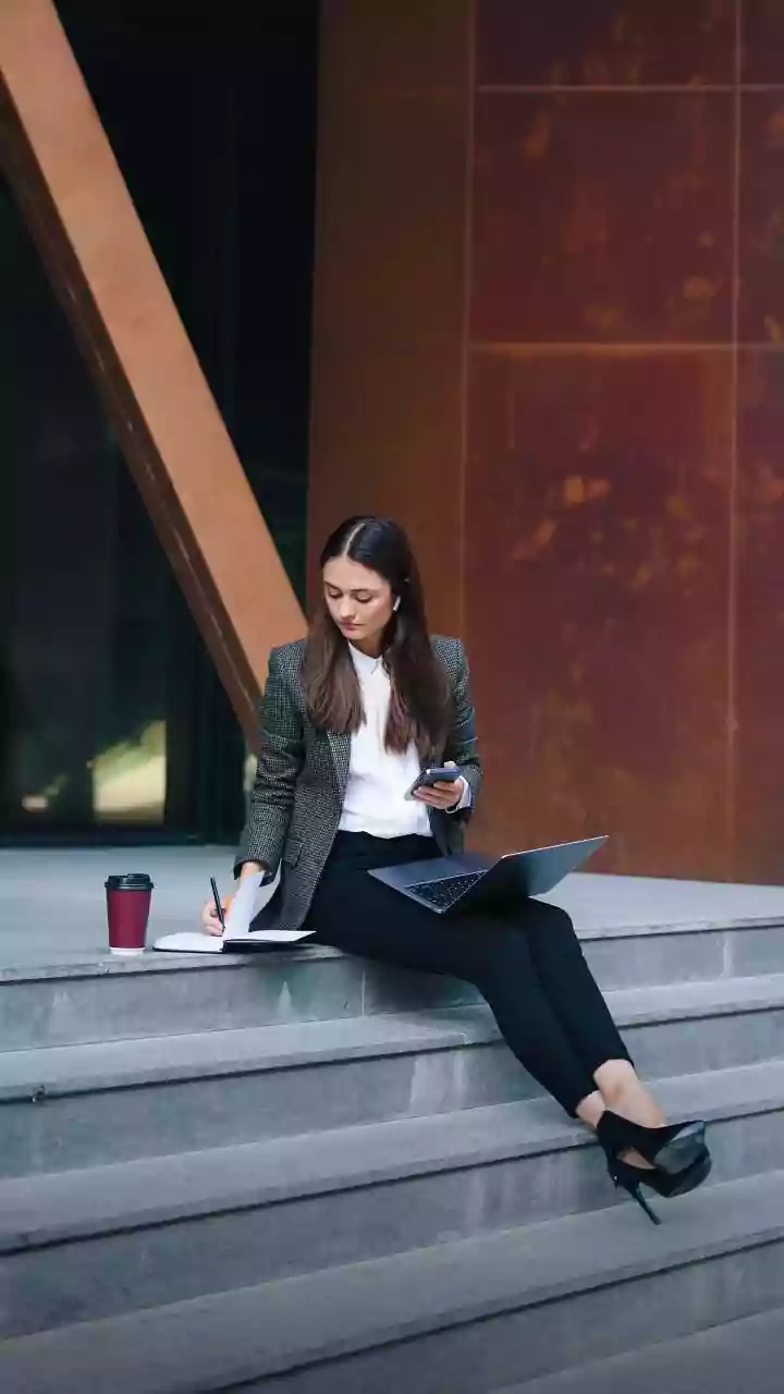 How Young Professionals Handle End Of Week Crises Without Suffering Severe Pre Holiday Burnout
