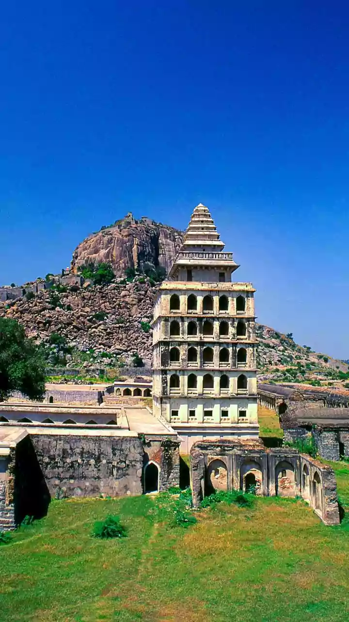 Tamil Nadu and Puducherry Offer Eight Stops for a Monsoon Break