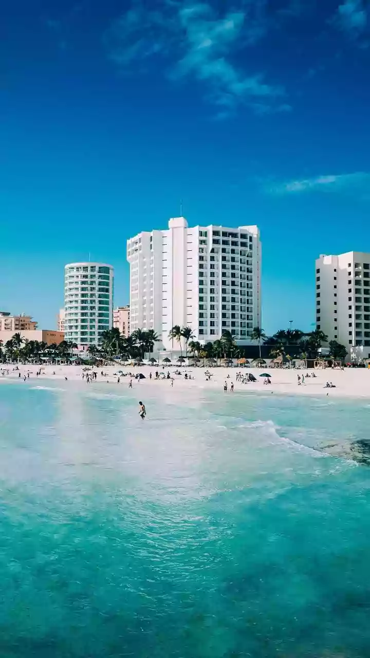 The Philippines' Overrated Tourist Spots: Crowded Beaches In Boracay