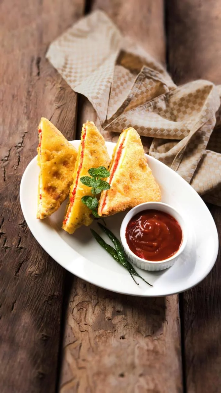 Five Indian Snacks For Monsoon Evenings That Use Less Oil