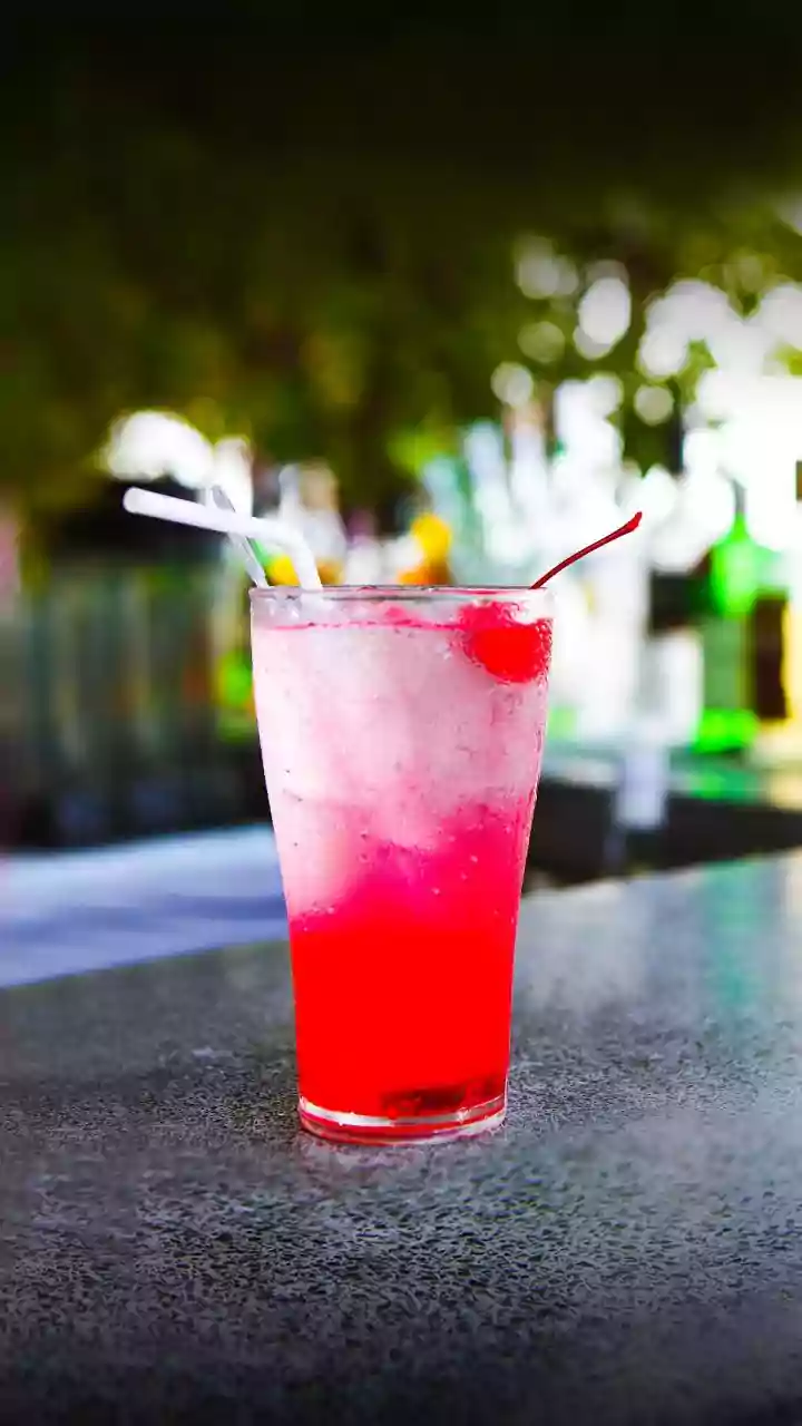 How Urban Cafes Reframe Cold-Pressed Fruit Vinegar Shrubs As Refreshing Low-Sugar Beverage Options