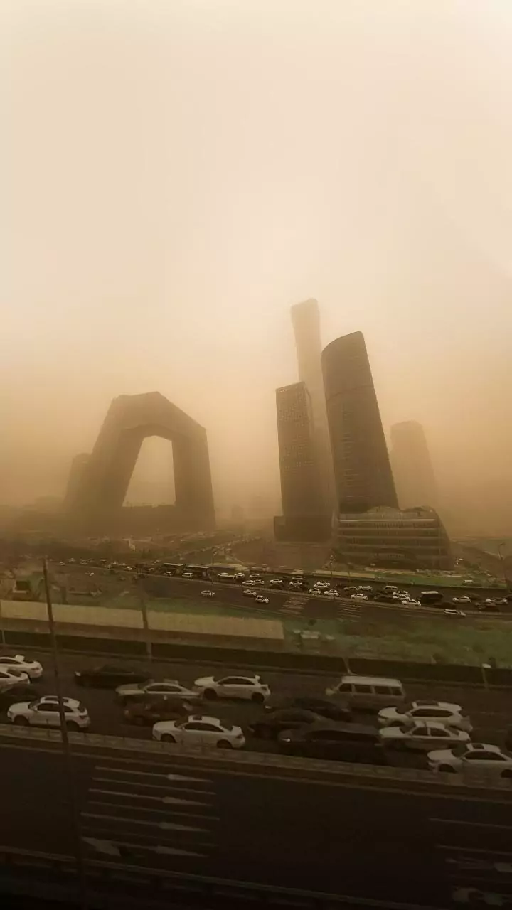 Mumbai Weather Update For Dec 20, 2025: Weekend Starts With A Chill Morning, Smog Takes Over Skies; AQI Remains In Poor Range At 128