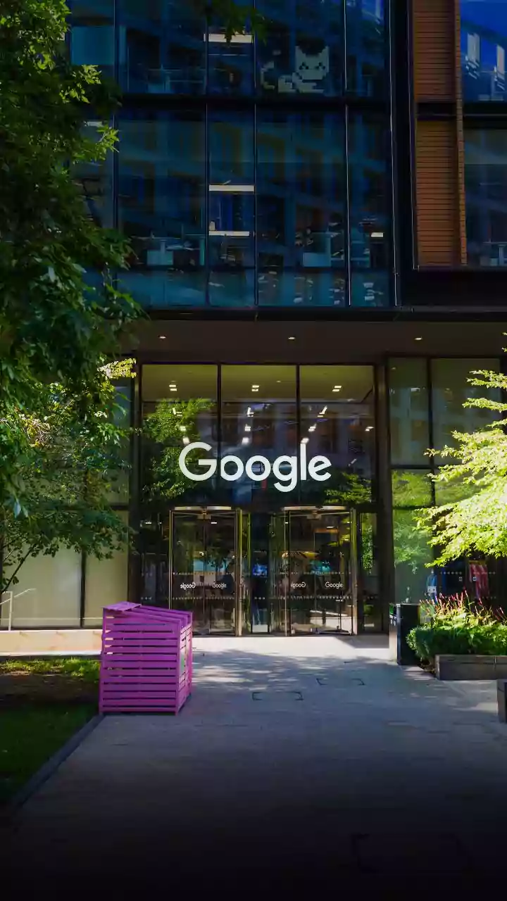 Berkshire Hathaway just bought a big chunk of Google's parent company
