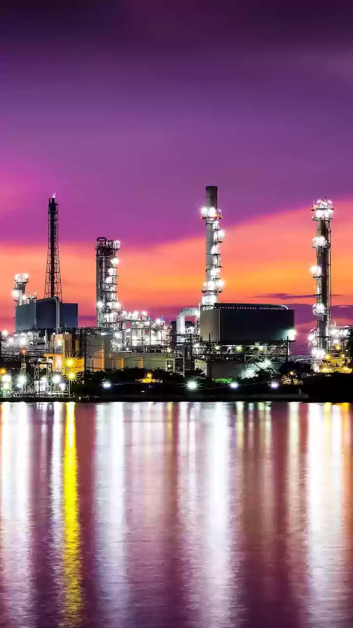 Saudi Aramco reroutes shipments to Yanbu, considers pipeline expansion