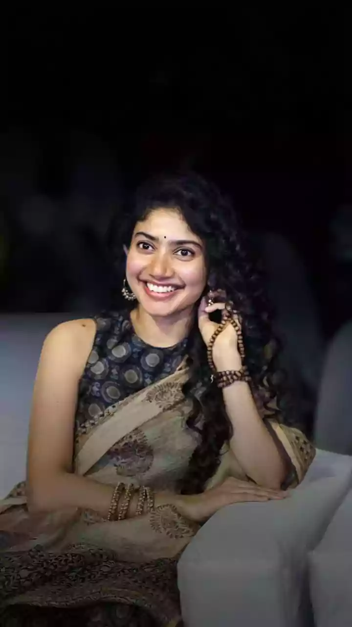 Kasavu Saree Magic: Nayanthara & Sai Pallavi's Pongal Style