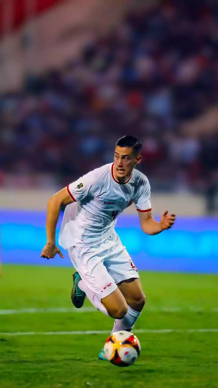 Jay Idzes Makin Bersinar Terang! Masuk 10 Besar Bek dengan Intersep Tertinggi di Serie A Musim Ini