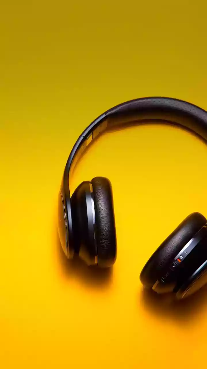 Influenciadora de 11 anos traduz músicas em Libras para surdos