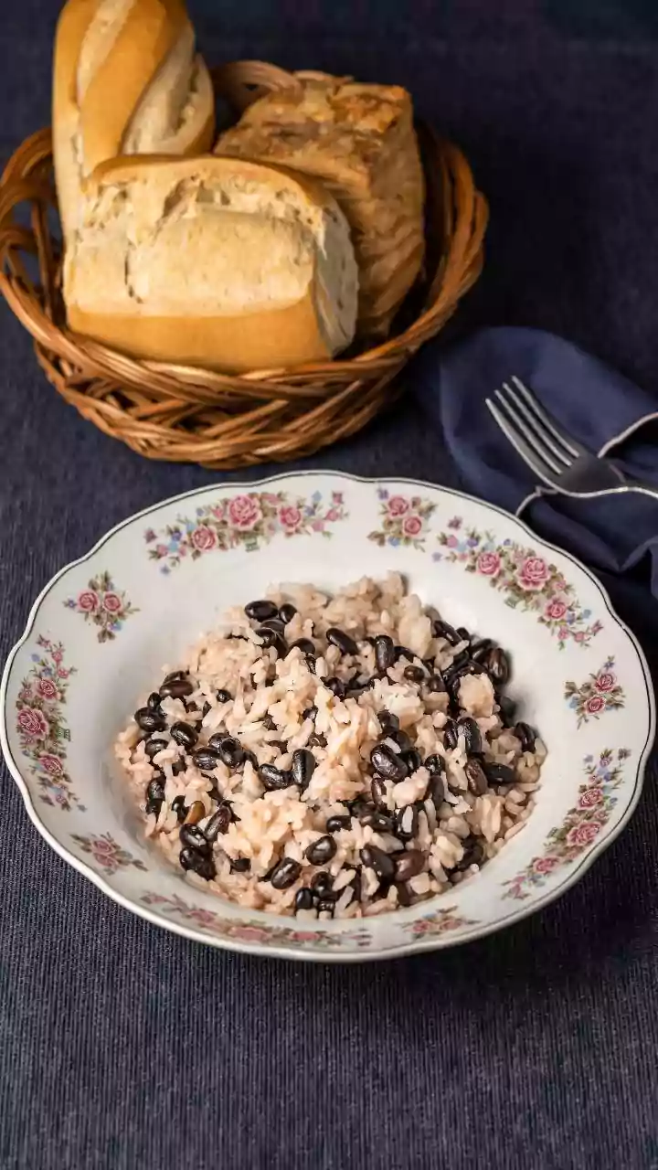 Ciência comprova: arroz e feijão é o prato mais saudável que existe