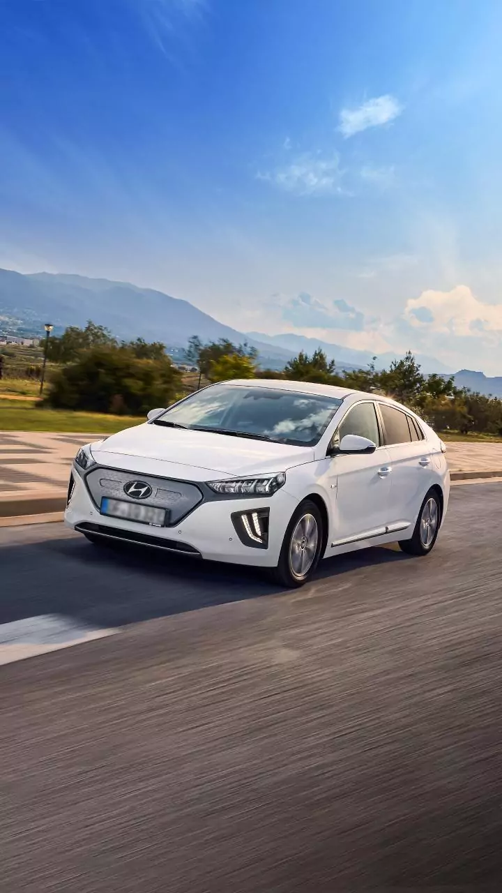 Hyundai offers up to ₹10L discount on Ioniq 5, Creta EV