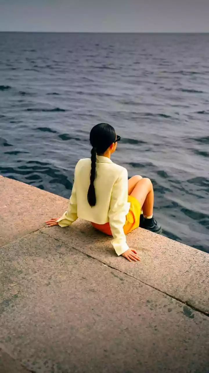 Decoding Celebrity Style: Trends & Influences