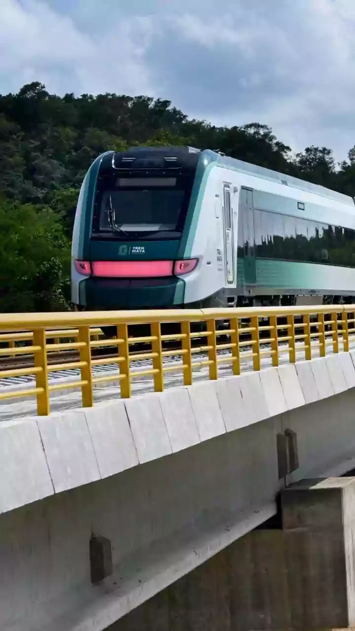 Pune Metro Safety Scare: Iron Sheets Blown Onto Old Mumbai-Pune Highway Near Nigdi | WATCH VIDEO
