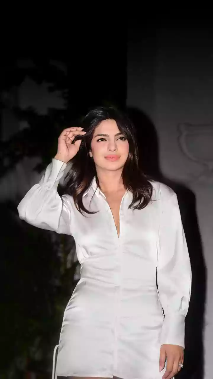 Priyanka's Golden Globes Glow: The Style That Stole the Show