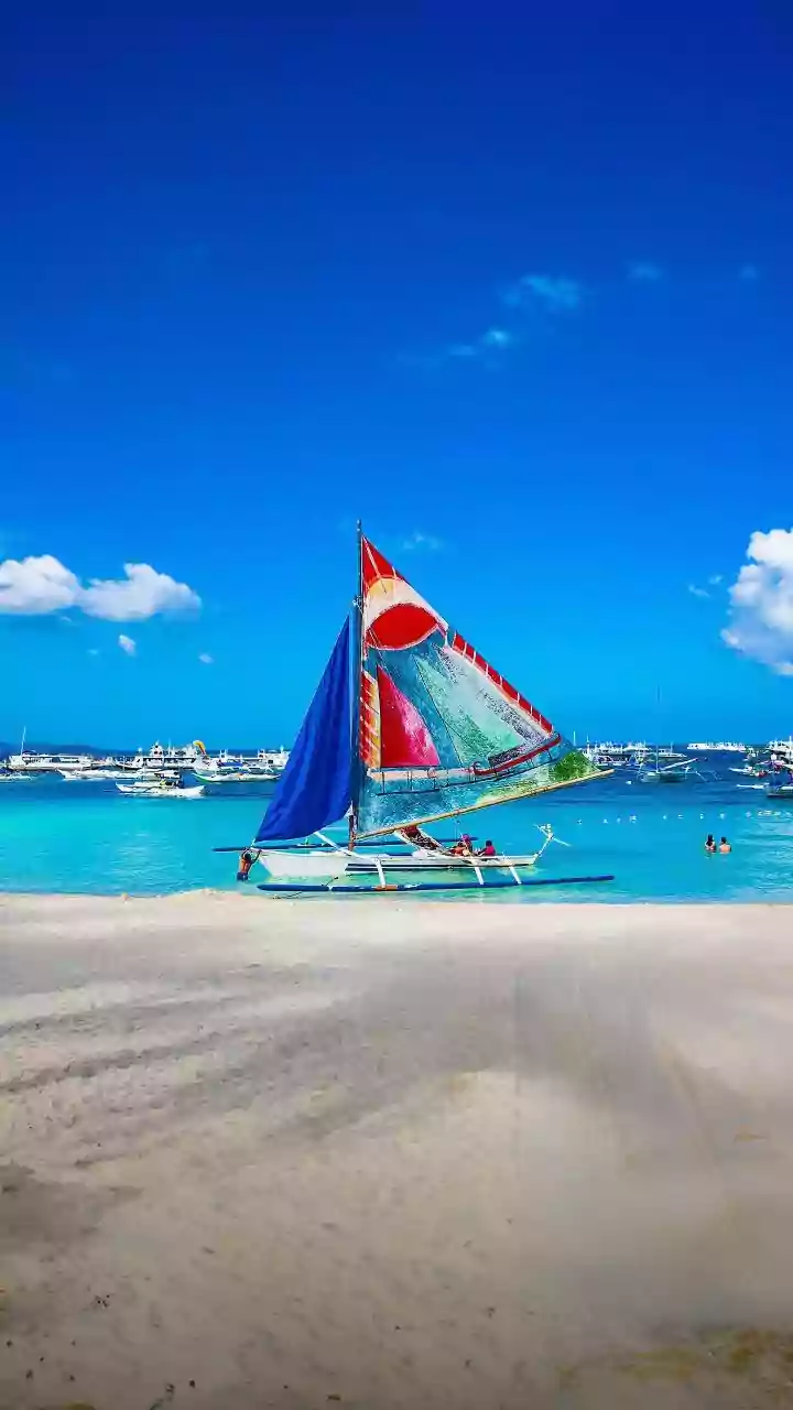 What Travellers Should Know About Crowded Beaches In Boracay In The Philippines' Overrated Tourist Spots