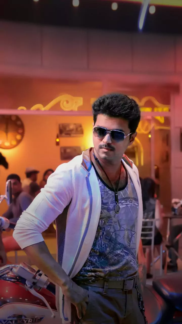 I gave up cinema to stand up for fans who offered me everything, including ''kottai'': Vijay