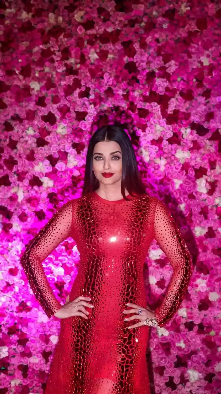 Aishwarya Rai, Akshaye Khanna And Jyothika’s Old Video From Doli Saja Ke Rakhna Premiere Goes Viral