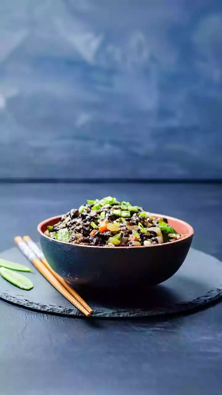 How Air-Frying Green Peas Creates The Ultimate Healthy Crunchy Snack Option