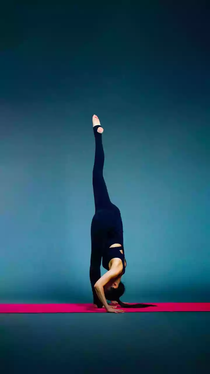 How Basic One-Leg Balance Practice Fits Into Tree Pose Variations In Yoga