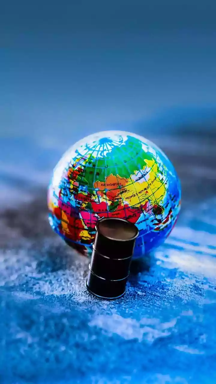 Iran Intensifies Attacks on Gulf Neighbors and Disrupts Oil Shipping Amid Global Energy Crisis Fears