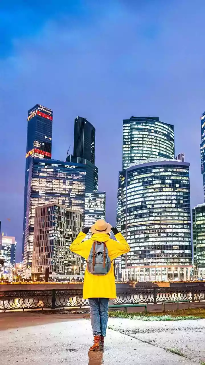 Mastering Street Style: 4 Essential Oversized Tees for the Modern Man