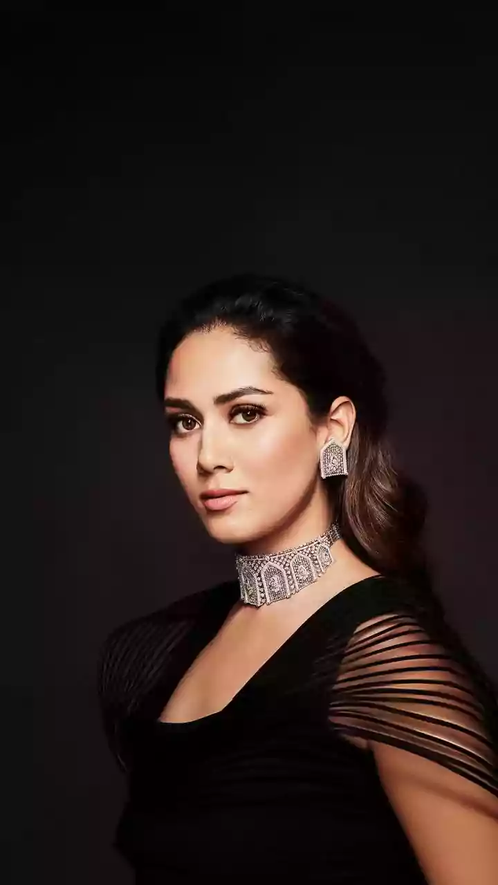 Mira Kapoor Is Ready For Christmas Fashion In Pretty Black Dress And Glam Bow