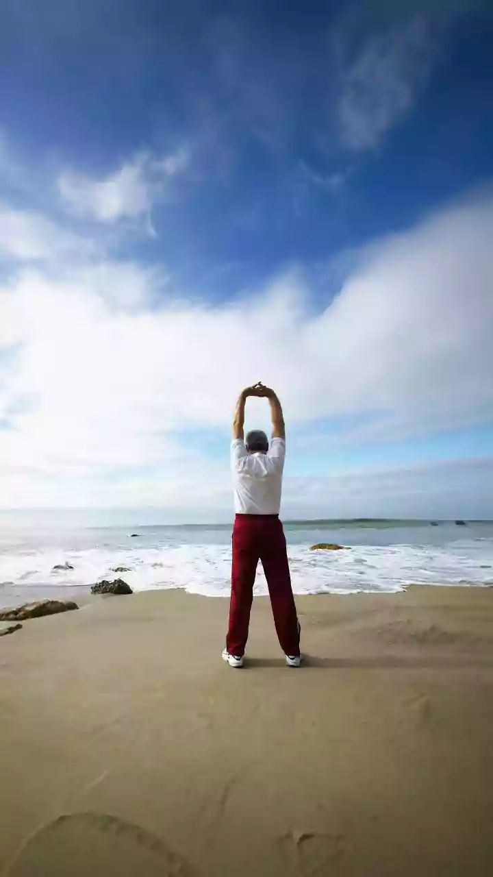 Movimente-se aos 55+: Caminhada Diária e Alongamentos Leves para uma Vida Plena