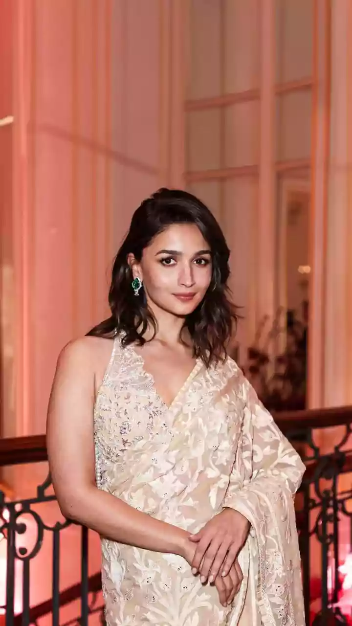 Alia Bhatt’s ivory saree moment proves subtle glamour wins every time