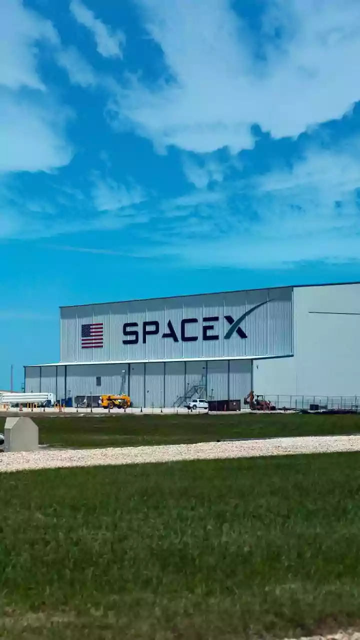 Elon Musk adds $33.8 billion in a day, fortune jumps to $942 billion