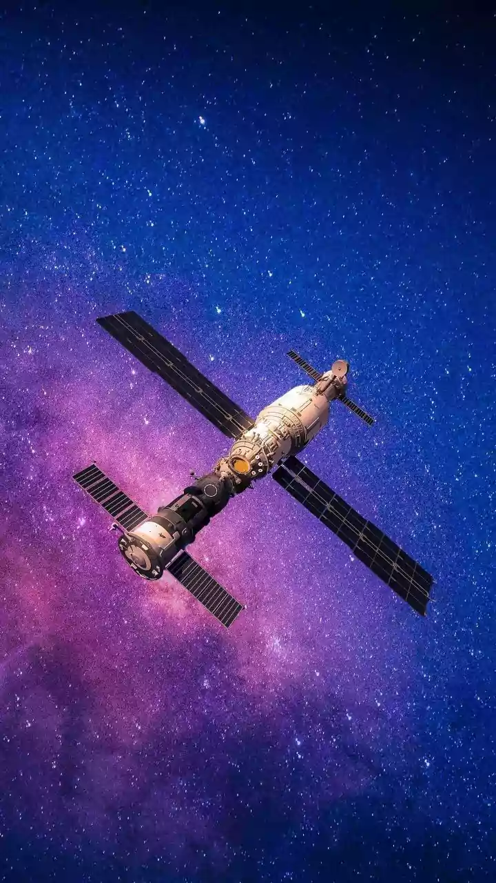 Harvesting Light: How Reflective Sails Turn Solar Radiation Into Deep-Space Propulsion Power
