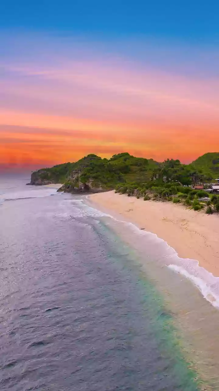 Humidity drops — beaches regain sunset crowds across coasts