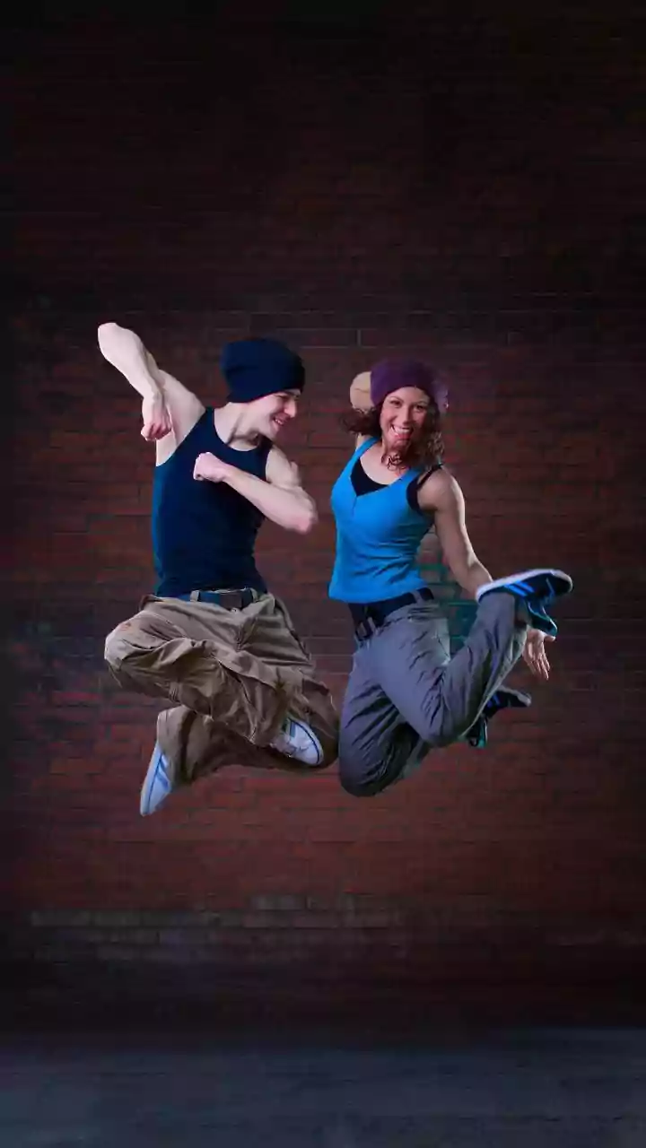 Why Young Adults Are Replacing Standard Gym Routines With Fun Group Dancing Classes