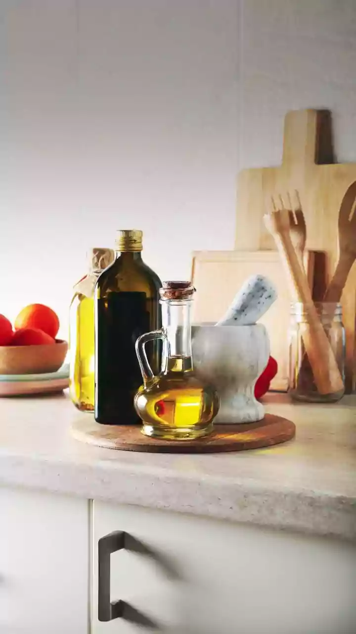 Decoding Cooking Oils: Cold-Pressed Seed Oils vs Refined Options For Healthy Kitchens