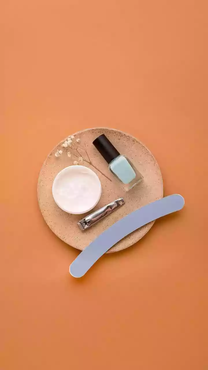 7 Inspirasi Nail Art Minimalis tapi Classy, Mana Favoritmu?