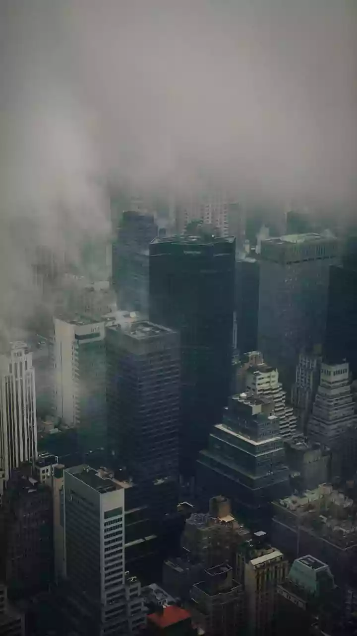 Dense fog envelops Delhi-NCR; air quality remains 'very poor'