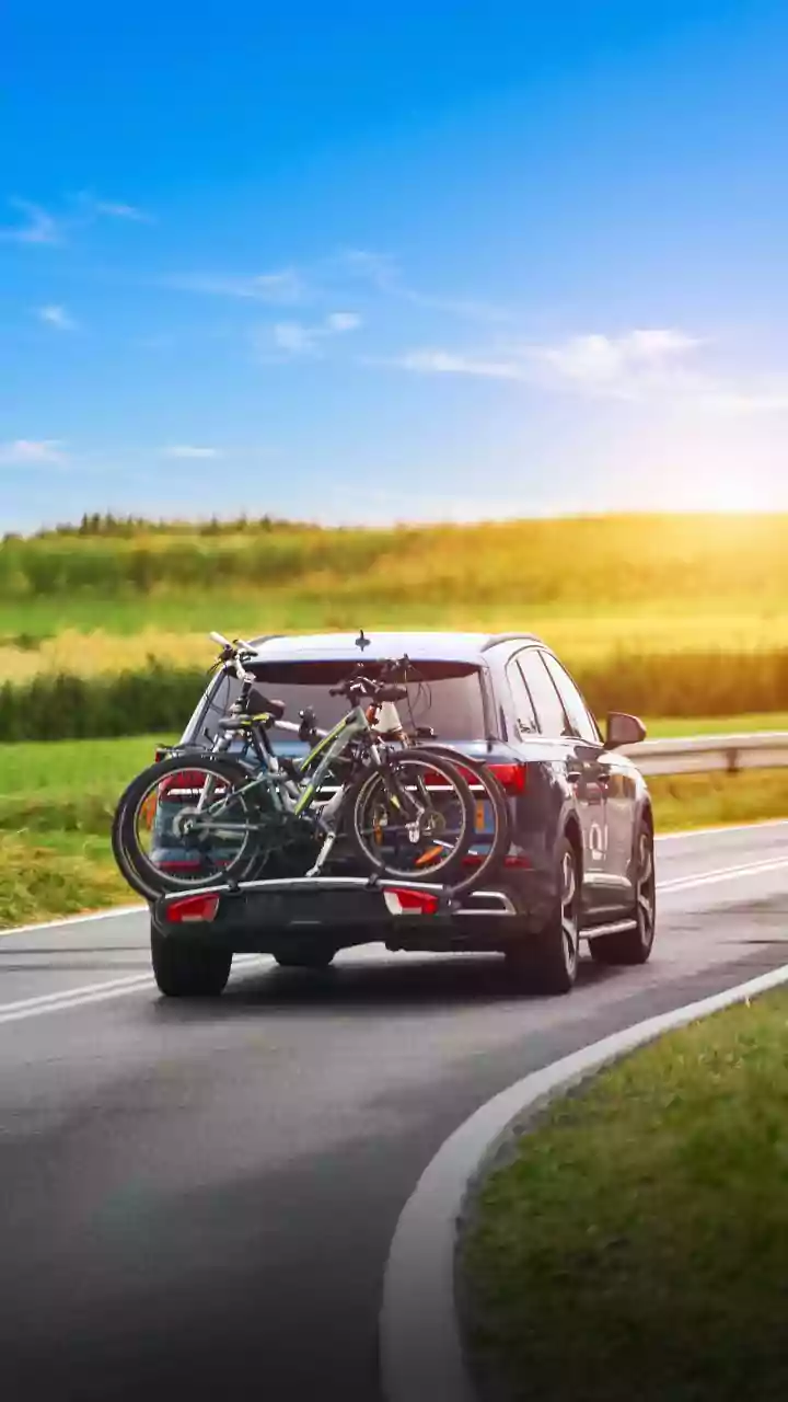 Veja como levar sua bike no suporte traseiro do carro sem tomar multa