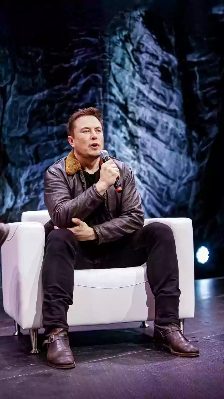 Elon Musk Asks If He Should Buy Ryanair After Starlink Deal Snub, Internet Replies With Name Ideas: ‘X Air’