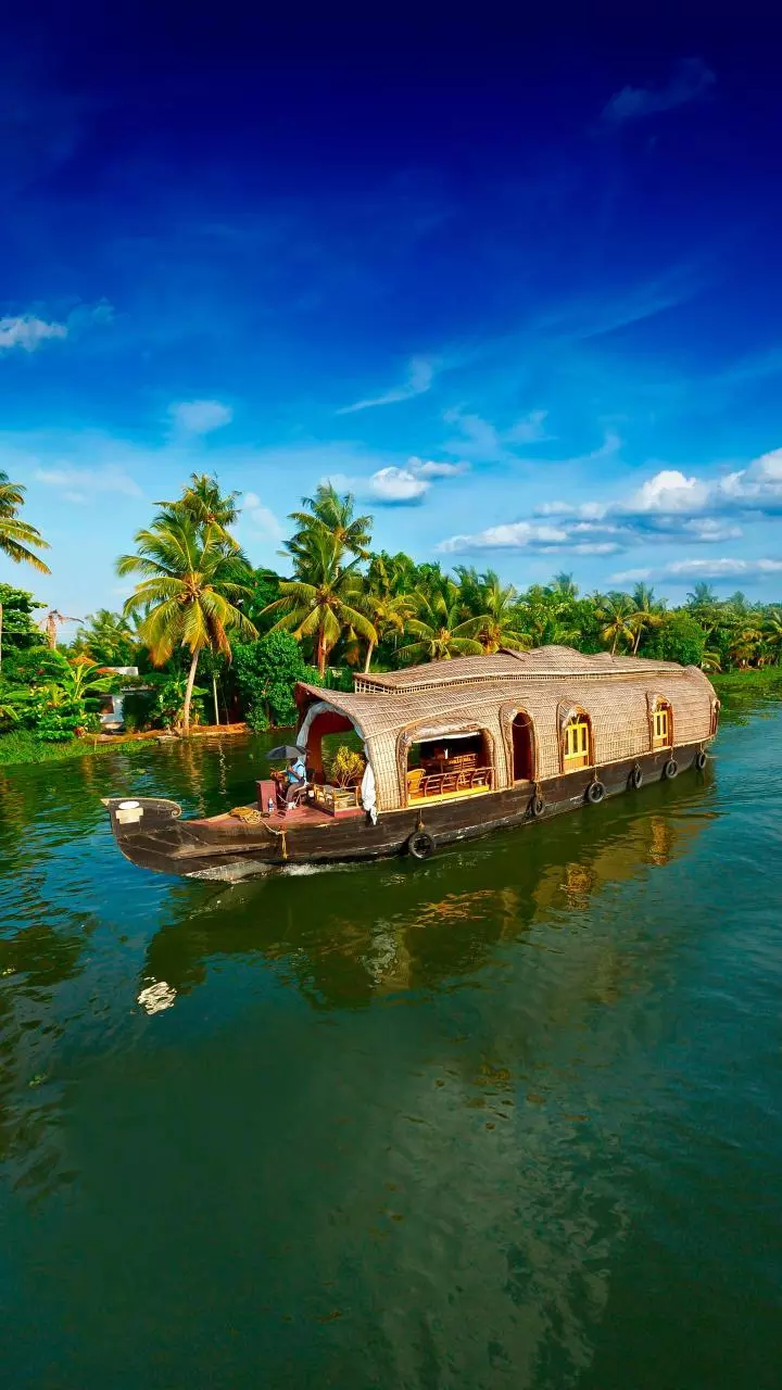 Will oppose implementation of SIR of voter lists in Kerala: Priyanka Gandhi