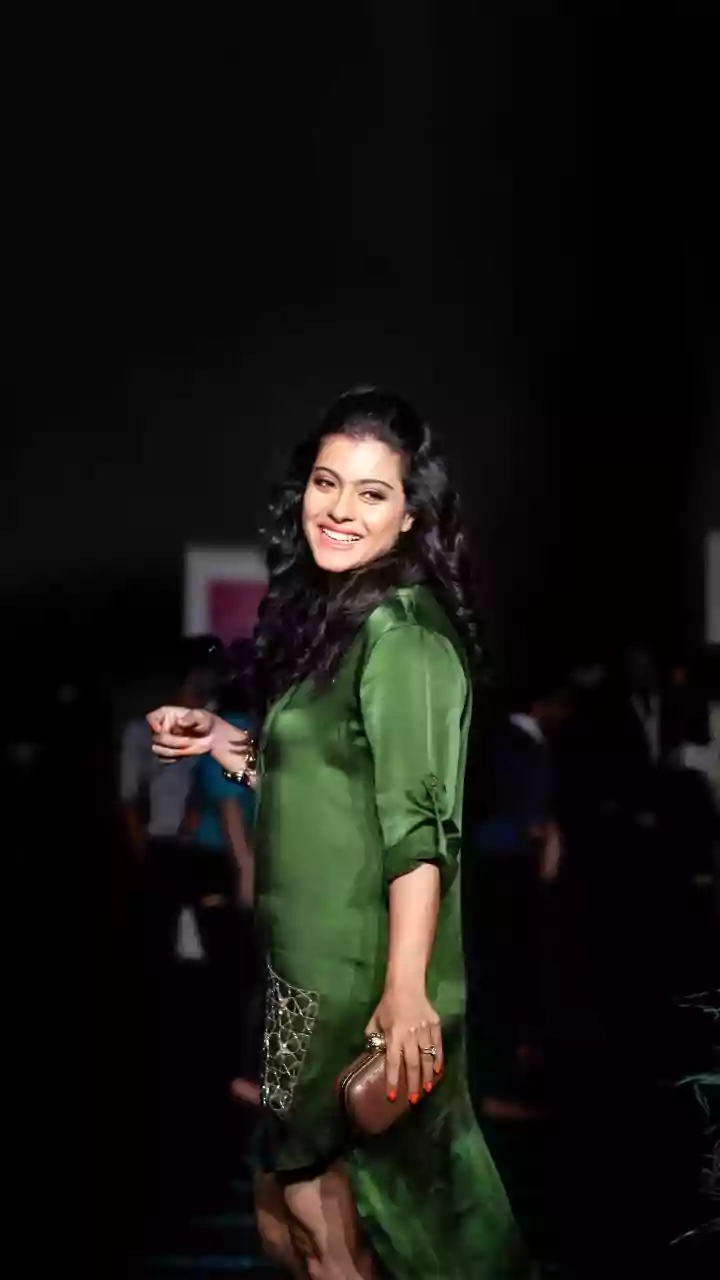 Kajol’s All-Black Glam Takes Over Gustaakh Ishq Premiere, Fans Call Her Beauty ‘Unreal’