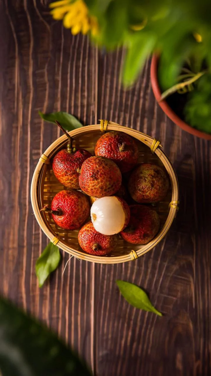 The Best Lychee Test Uses Eyes, Fingers, Nose and Weight Together