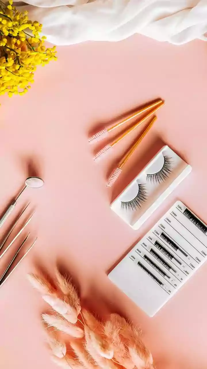 Eyelash extensions in monsoon humidity: why salons see a quiet drop-in for re-glue appointments----India