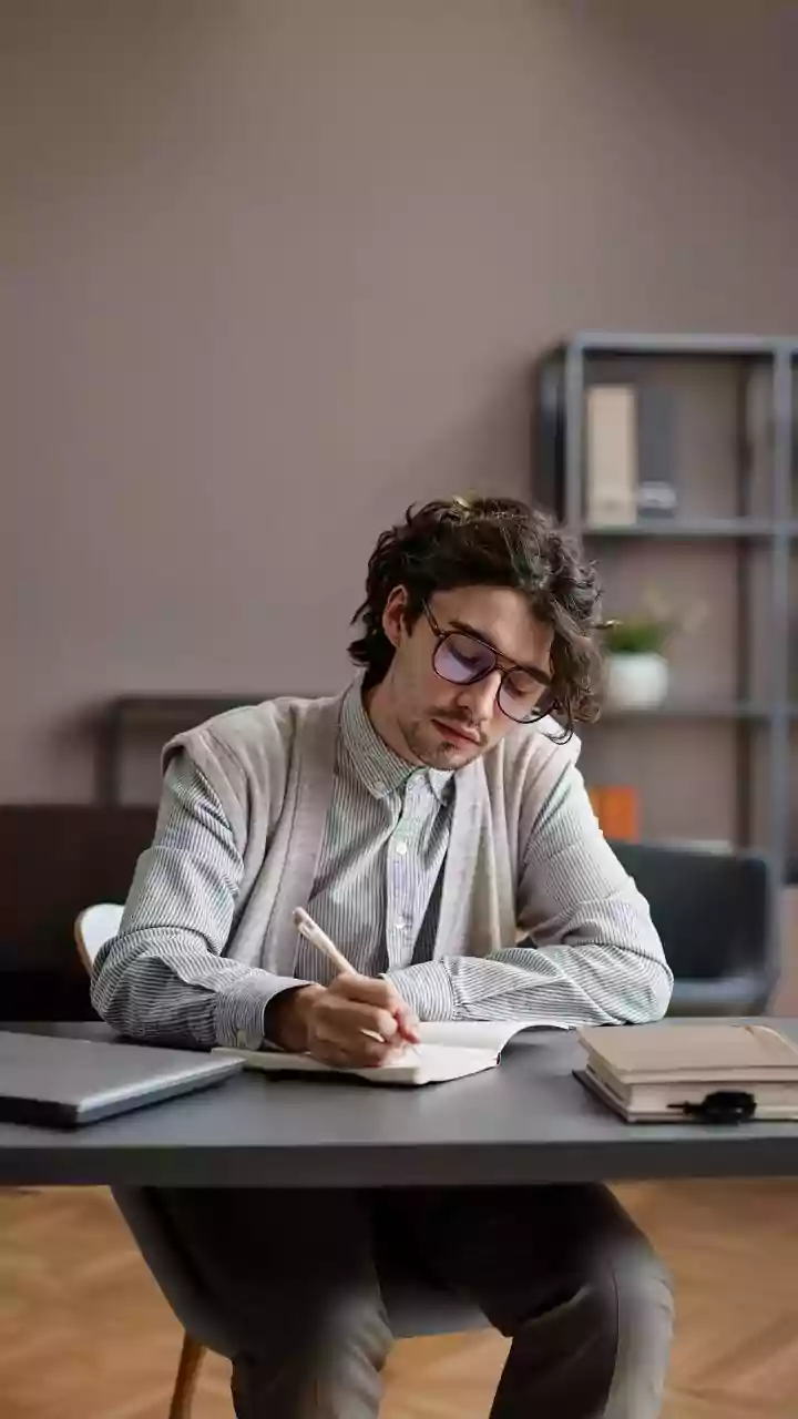 How Privacy-First Local AI Writing Assistants Help Students Enhance Complex Essay Arguments