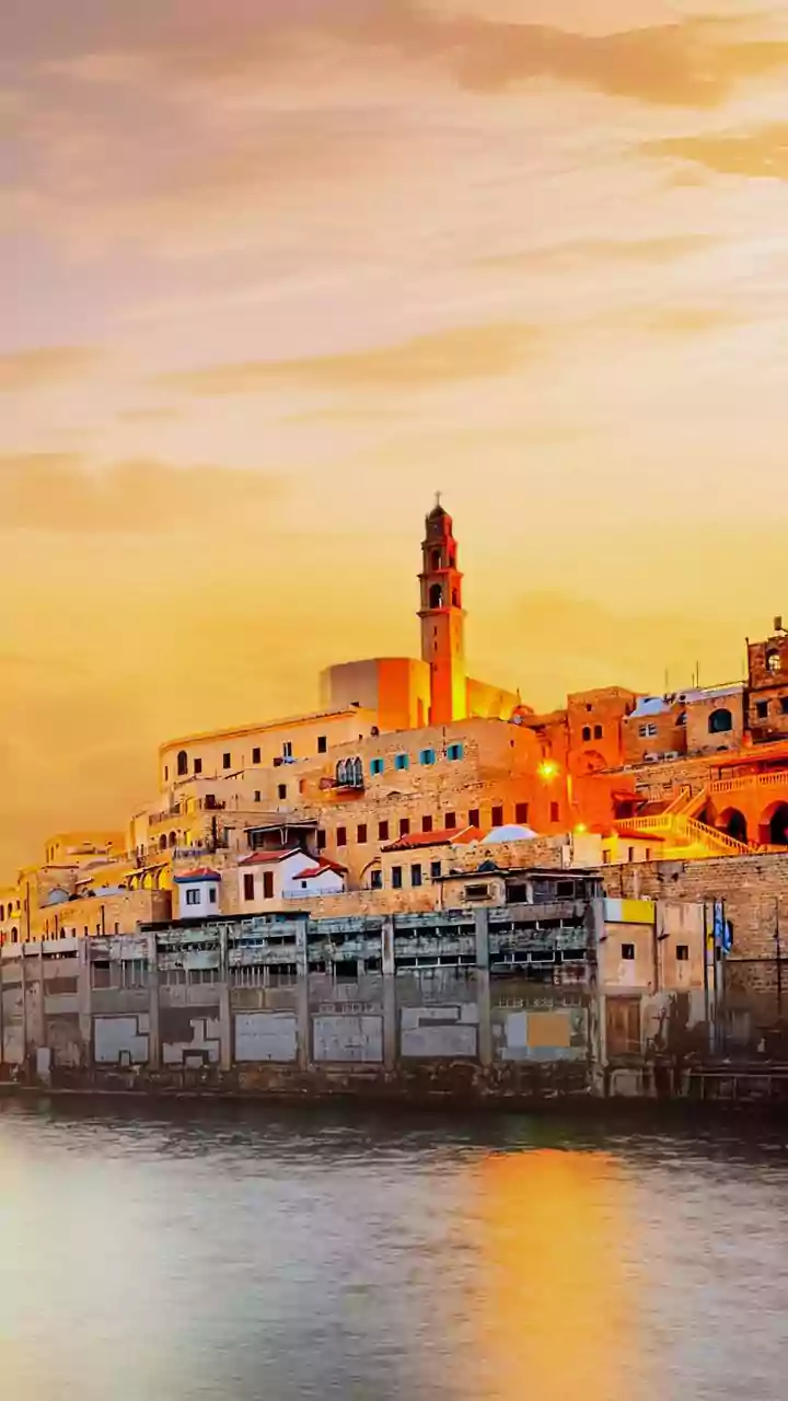 Varanasi Tour Guide Wins Hearts Globally with Fluent Japanese and Generosity