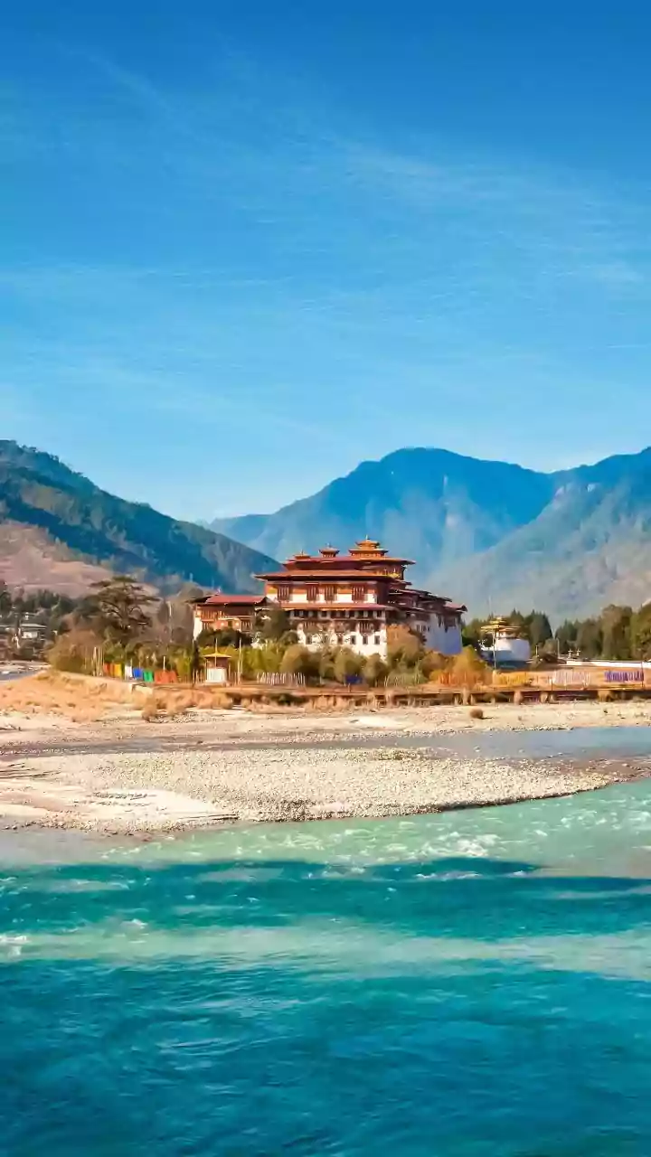 Pakistan congratulates Bhutan on its National Day using photo of Dzong renovated by Indian funds