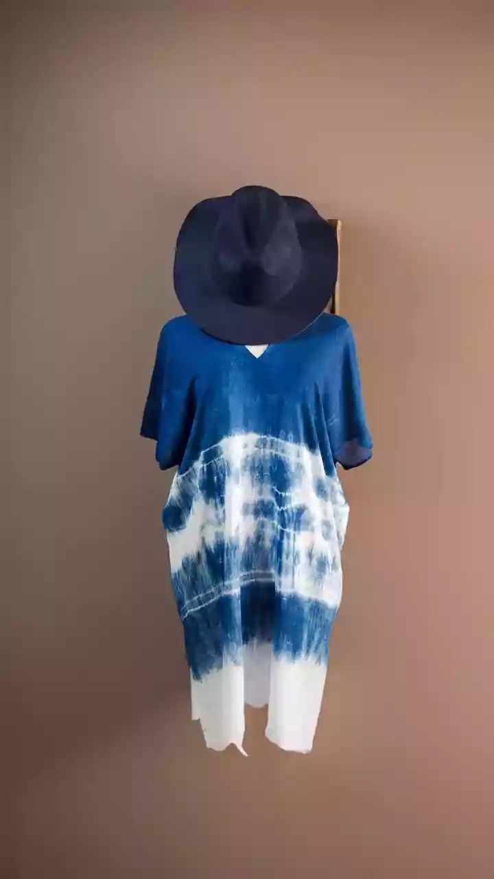 Gen Z's Top Picks: Four Oversized Tees Redefining Street Style & Comfort