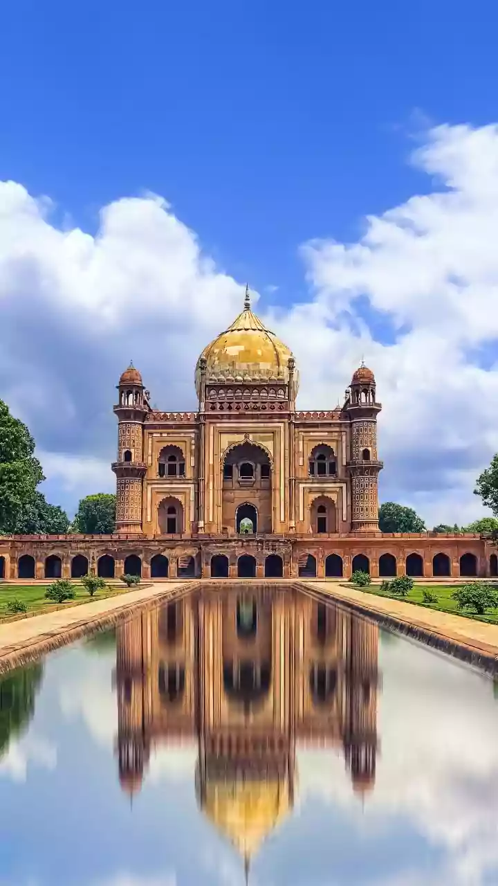 UAE president Al Nahyan arrives in India