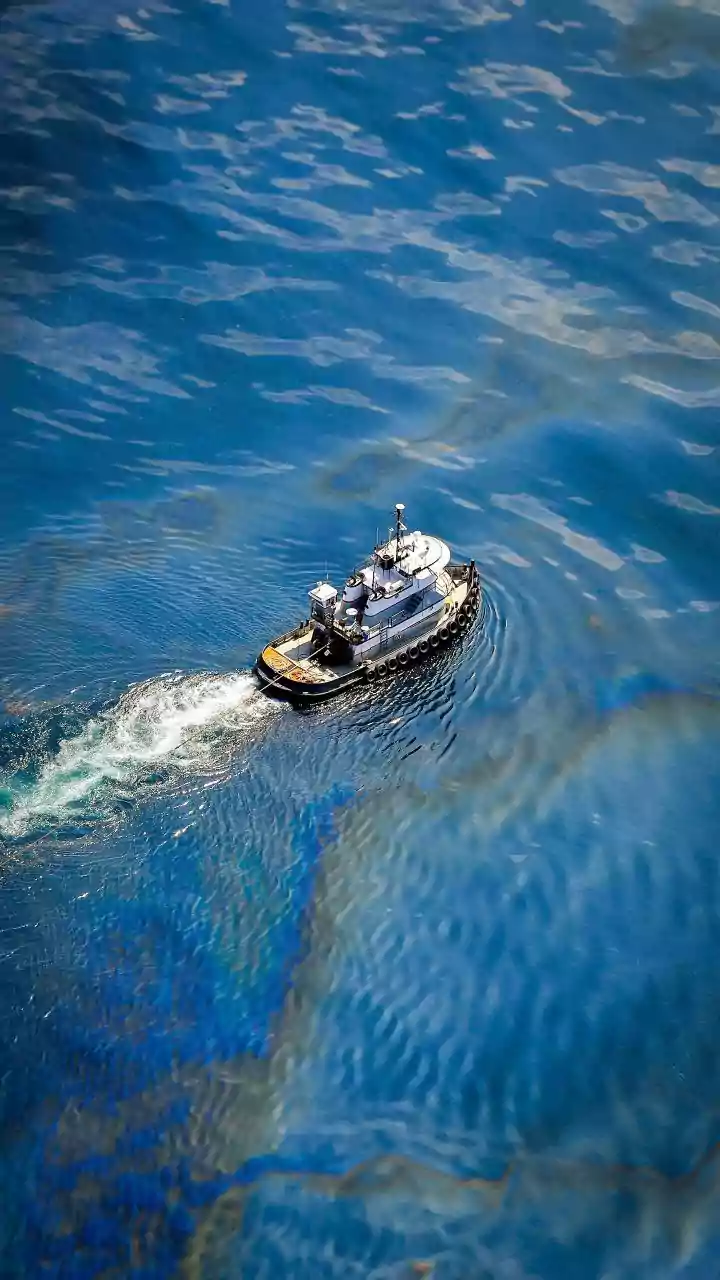 Hormuz standoff: Iran-US negotiations intensify amid Oman shipping arrangement talks